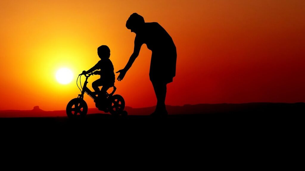 sunset, child, mother-3921616.jpg